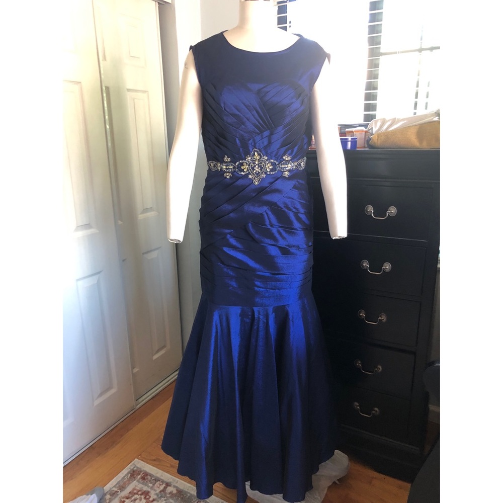Gorgeous trumpet satin gown!